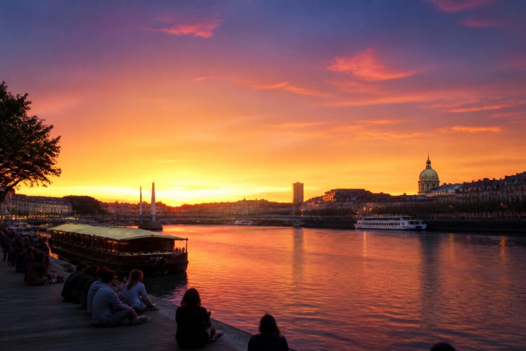 découvrez les meilleurs spots à nantes pour admirer des couchers de soleil spectaculaires et vivre un moment naturel inoubliable.
