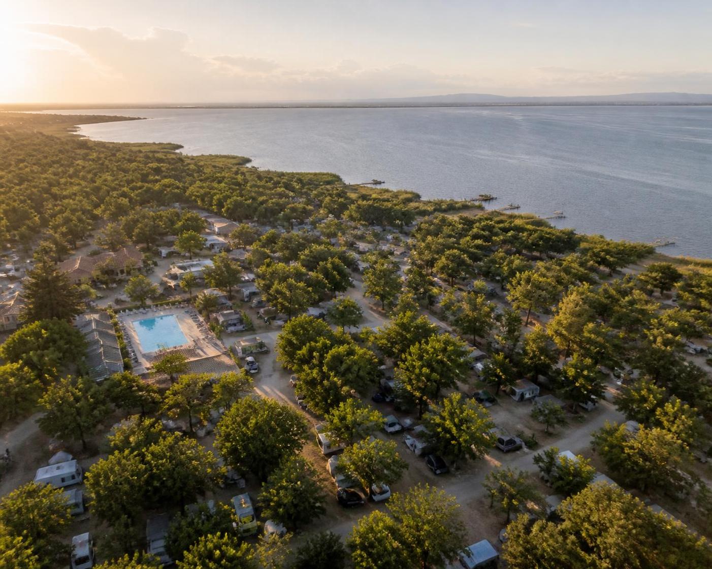 découvrez pourquoi le camping le vallon des cigales est l'endroit idéal pour vos vacances en pleine nature, avec un cadre naturel exceptionnel, des activités variées et un accueil chaleureux.