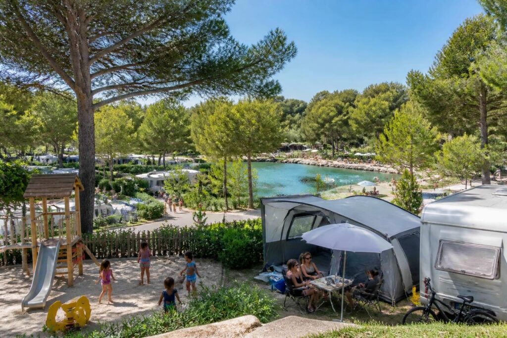 découvrez le camping la pineda salou, un havre de nature alliant détente et animations familiales pour des vacances inoubliables en plein cœur de la nature.