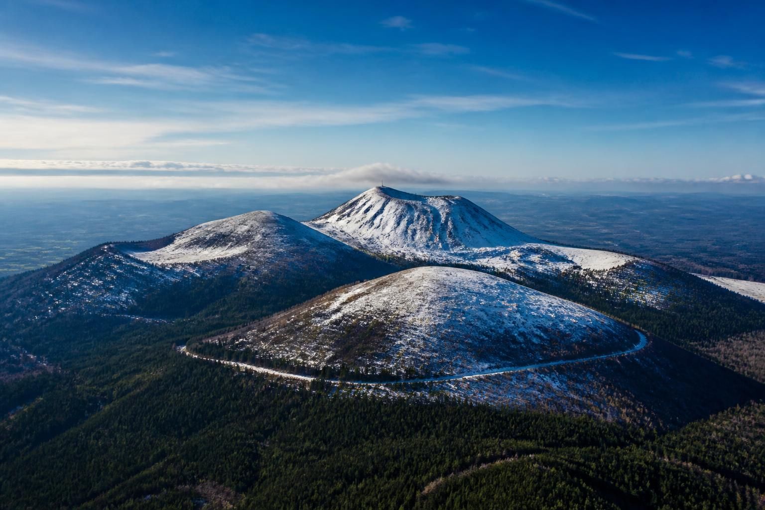 découvrez le camping volvic, un havre de paix en auvergne alliant immersion nature entre volcans majestueux et bien-être pour des vacances inoubliables.